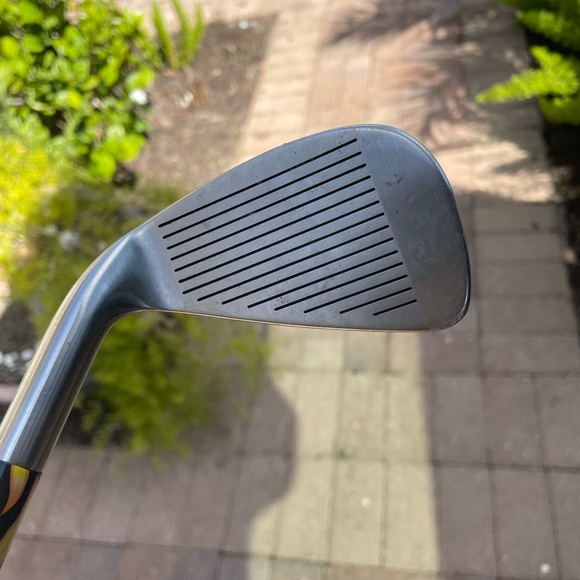 Master Grip Groovie Golf Swing Trainer  in rh - Picture 2 of 7